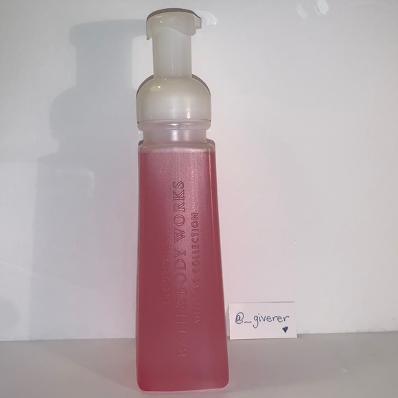 Country Apple 🍎 Gentle Foaming Anti-Bacterial Hand Soap - Picture 2 of 7